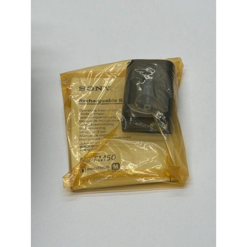 Sony ACC-CSS2‎ Value Kit Cyber-shot DSC-S85 S75 Case NP-FM50 Battery MSAC-A8 New